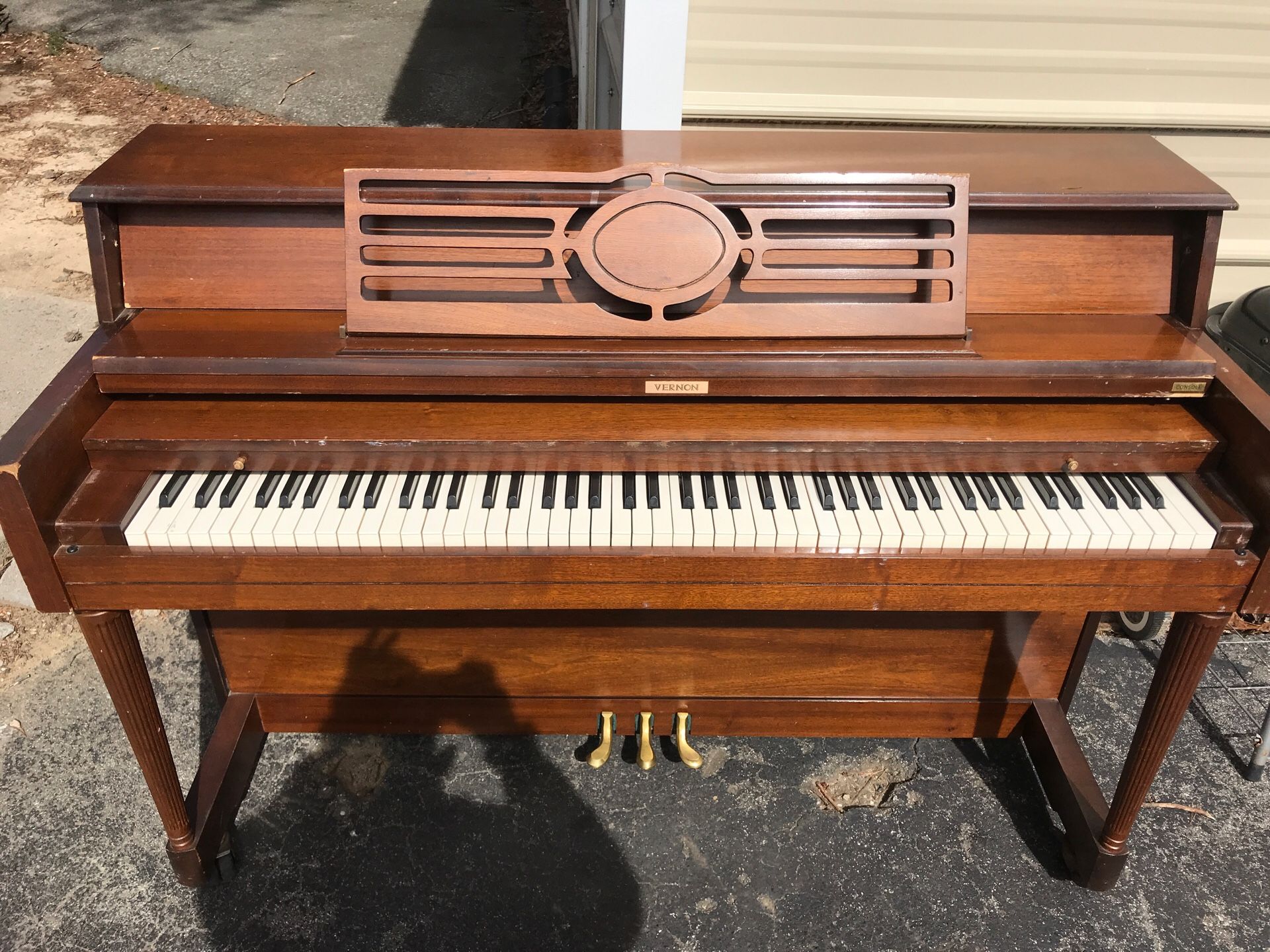 Used piano