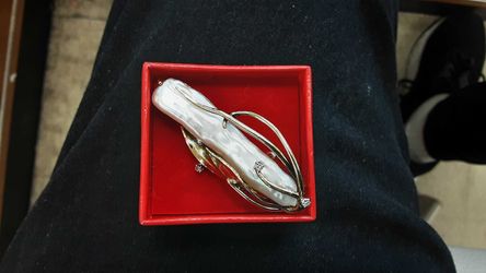 Pin / Broach Yellow Gold 14k (.585) 16.1 grams