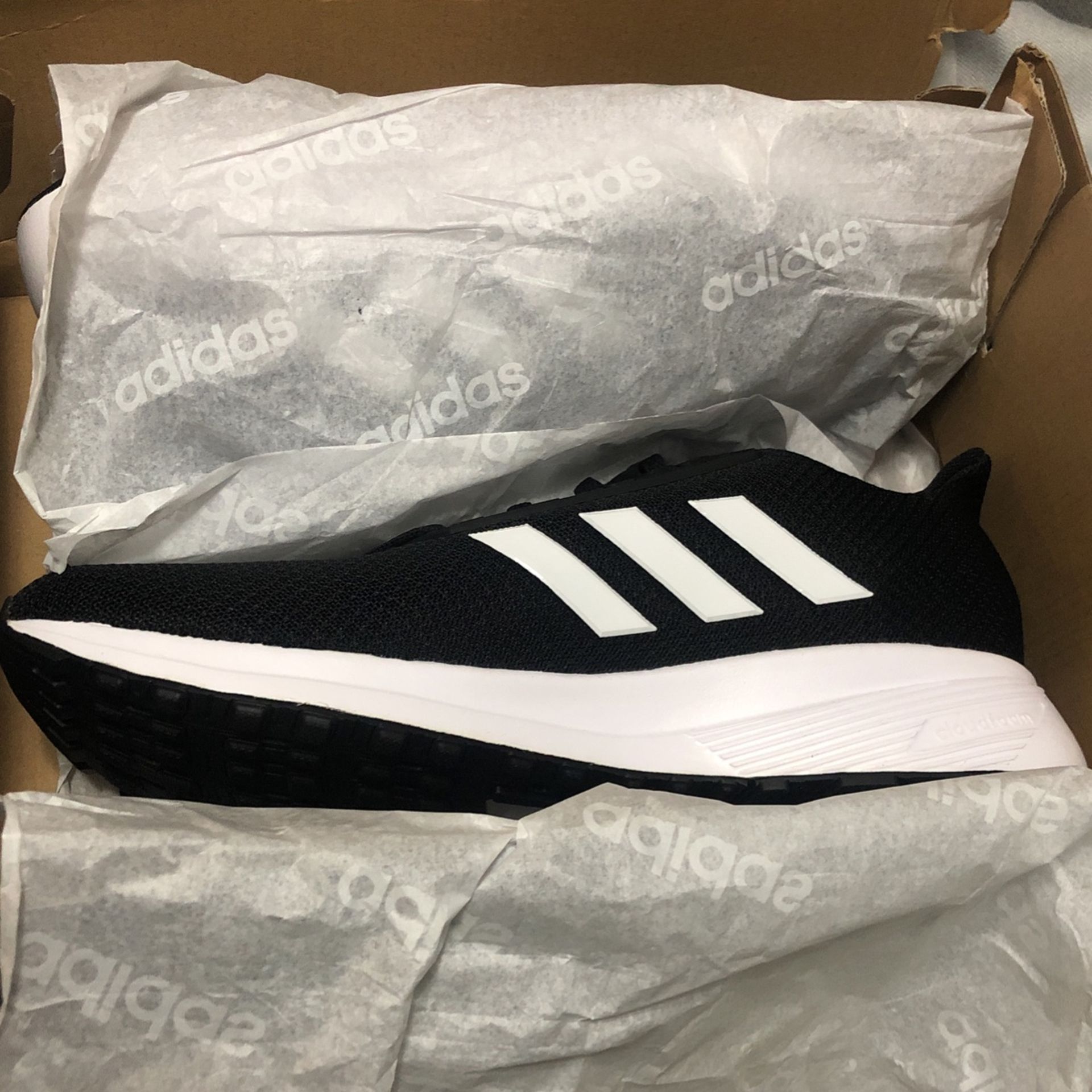 NEW- Adidas Boys Size 6 Shoes