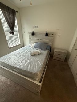 Queen bed set with dresser and nightstand