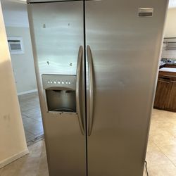 Frigidaire professional refrigerator 36 inches French doors