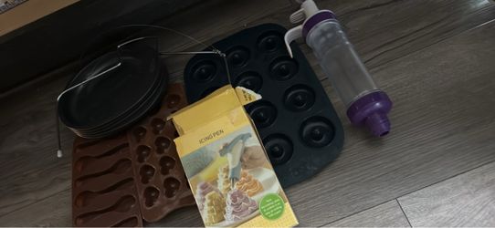 Baking Tools Set – Molds, Icing Pen & More