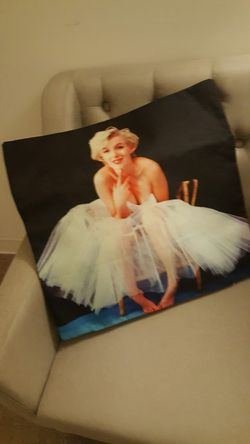 New! Frida Deco Pillow Couch Bed Chair Perfect Gift