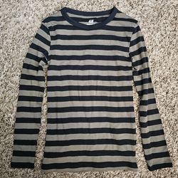 H&M Shirt Long Sleeve Striped Organic Cotton Crew Neck Top Basic 6-8Y S NWOT

Never worn, no tags
Size 6-8 Youth,  size Small 
Basic organic cotton cr