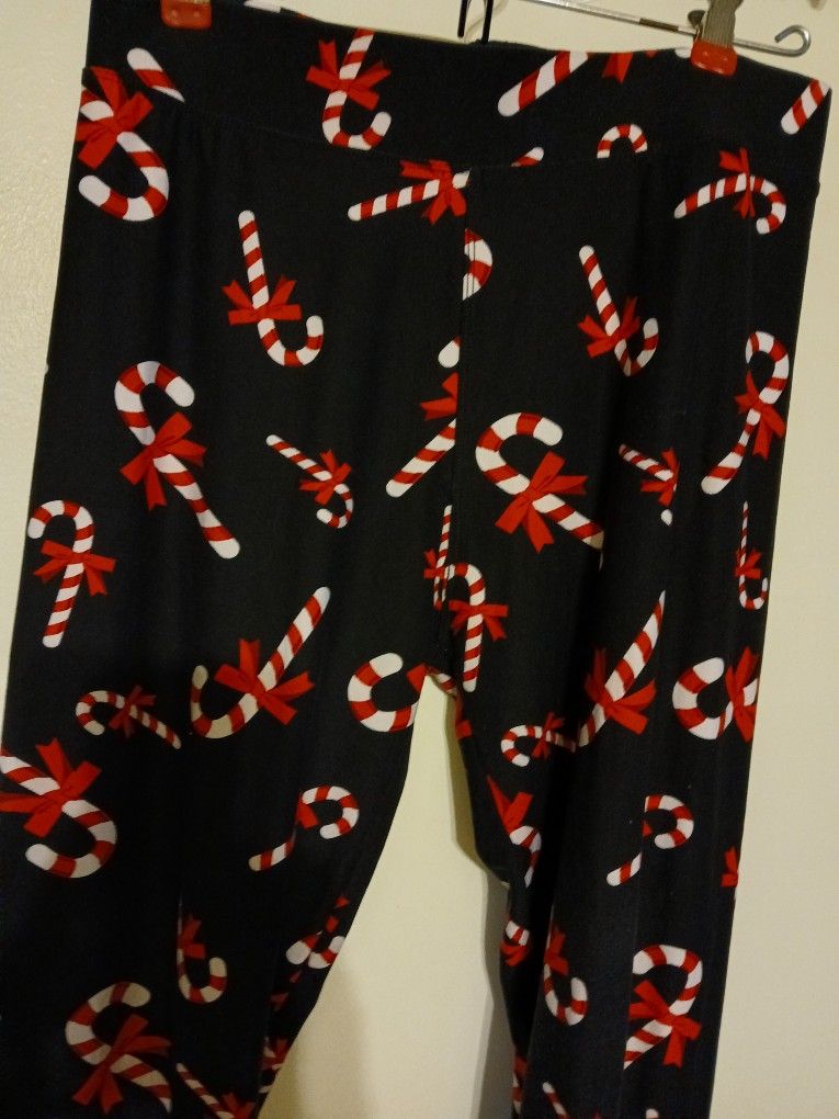 Women's Runway Ready Couture Poly Spandex Candy Cane Christmas Legging Size Medium