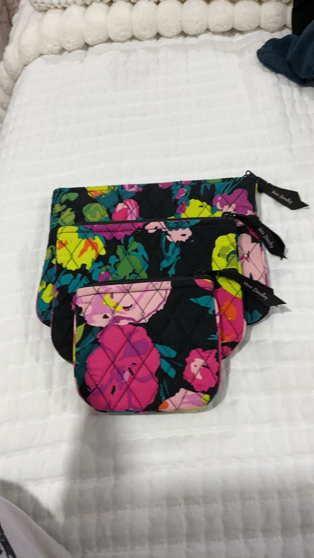 VERA BRADLEY 3 PIECE POUCH/MAKEUP SET. SMALL, MEDIUM & LARGE. PRETTIEST PATTERN OF ALL.