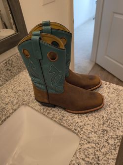 Cowboy Boots Unisex Size 5. 15$
