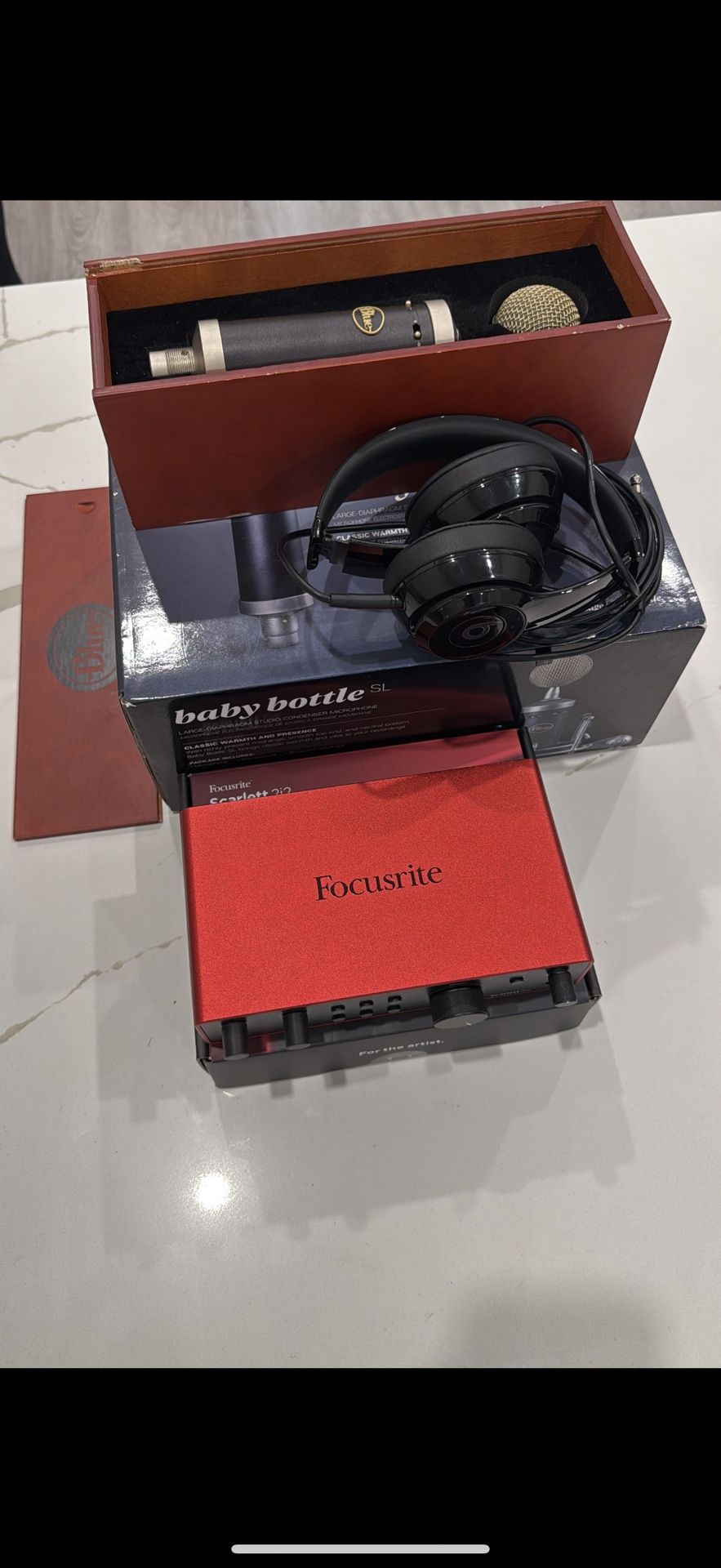 “ Blue Brand “ Baby Bottle Recording Mic , Scarlett 2i2 4th Gen Audio Surface , Apple Beats Solo 3 Wireless
