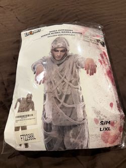Men’s Mummy costume $10