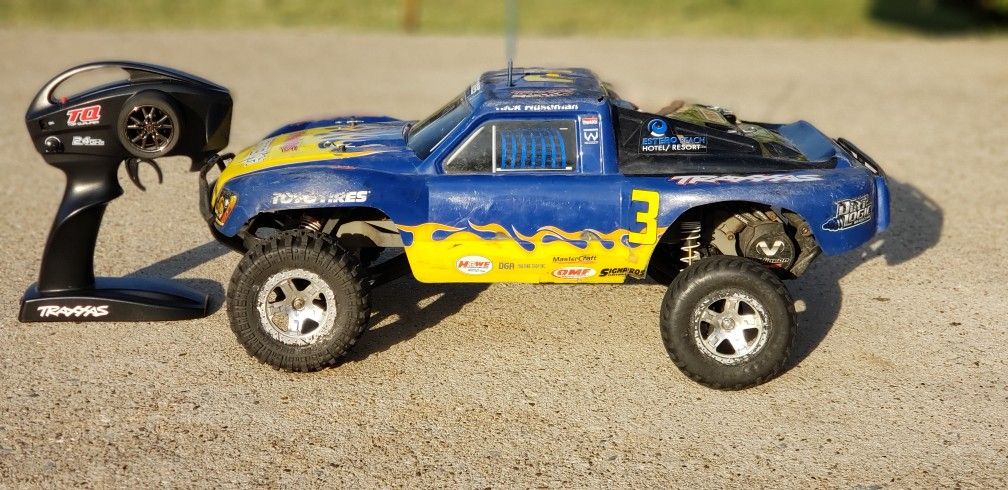 Fast Traxxas Slash 2X4 Brushless RC