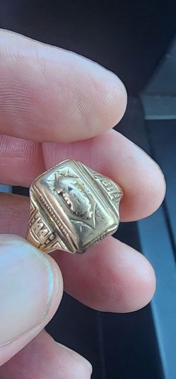 10k gold 1944 class ring
