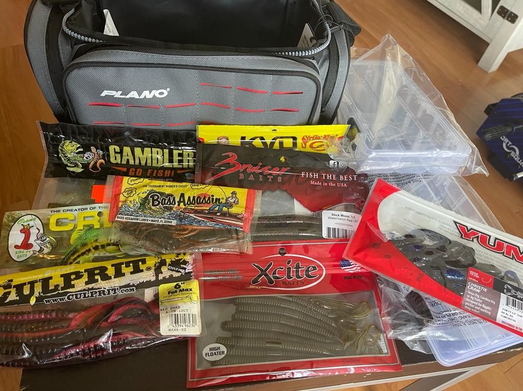 FISHING COMBO PLANO TACKLE BAG (2 TACKLE CASES INCLUDED) + EIGHT PACKS OF PLASTIC LURES