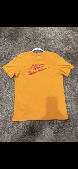 Men: Nike Large Shirt