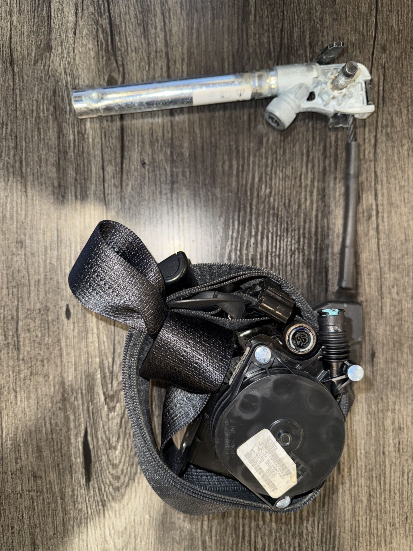 2017-2020 JEEP CHEROKEE FRONT LEFT SIDE SEAT BELT SEATBELT 6DR29DX9AB