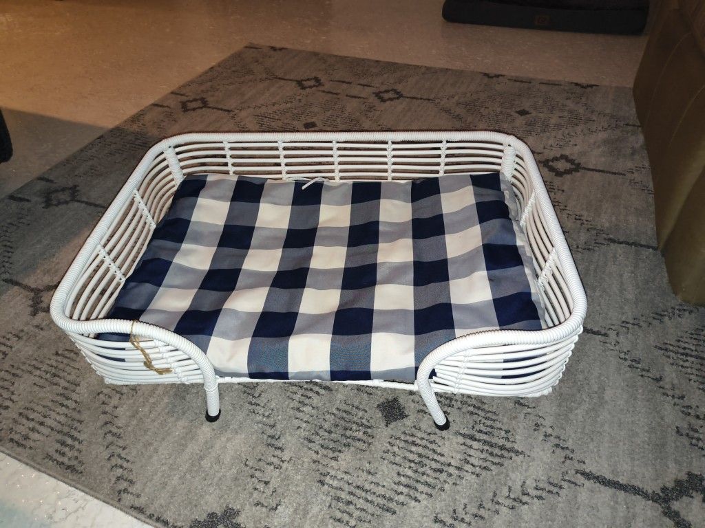 Rattan Wicker Dog Bed (Like New)