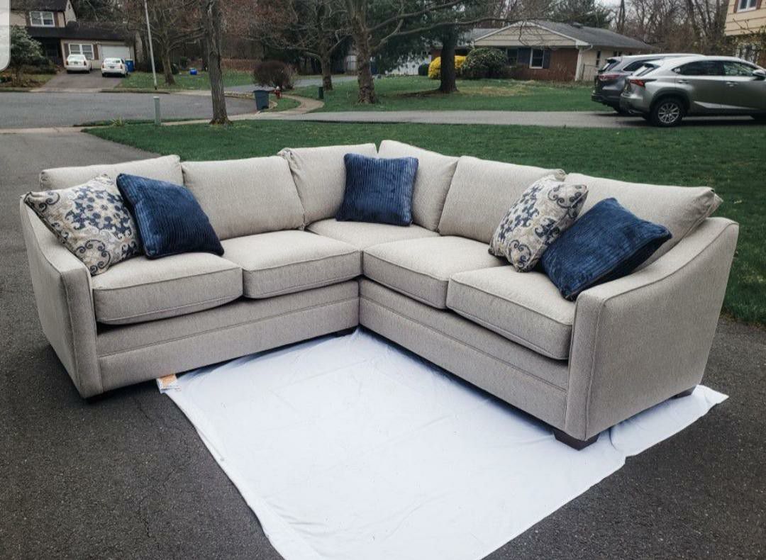Good Couch Set Still Available 