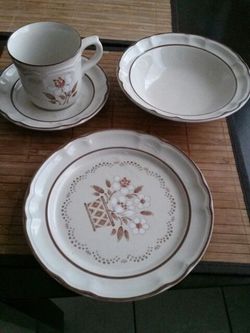 Dishes set