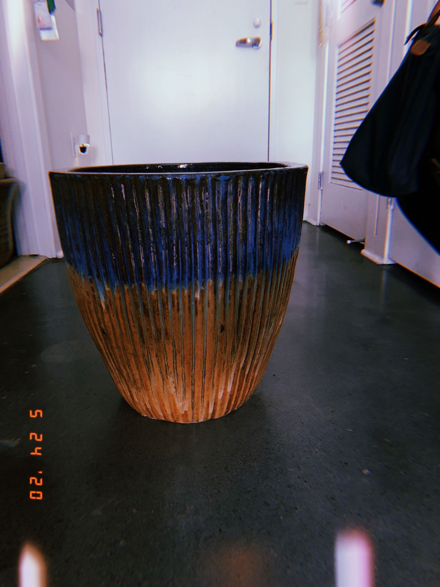Ceramic clay 14 inch pot