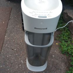 Honeywell Top Fill Cool Moisture Tower Humidifier With Digital Humidistat, HEV620W

