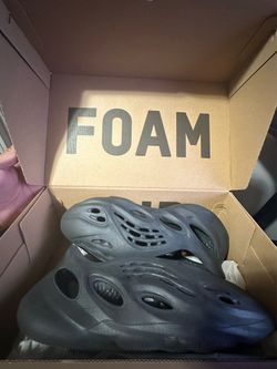 Foam Rnnr Black