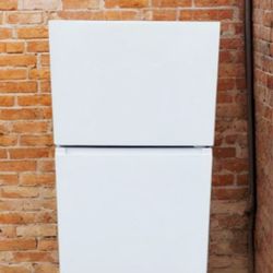 REFRIGERATOR .  FRIDGE 110 V 3 MTHS OLD LIKE NEW 