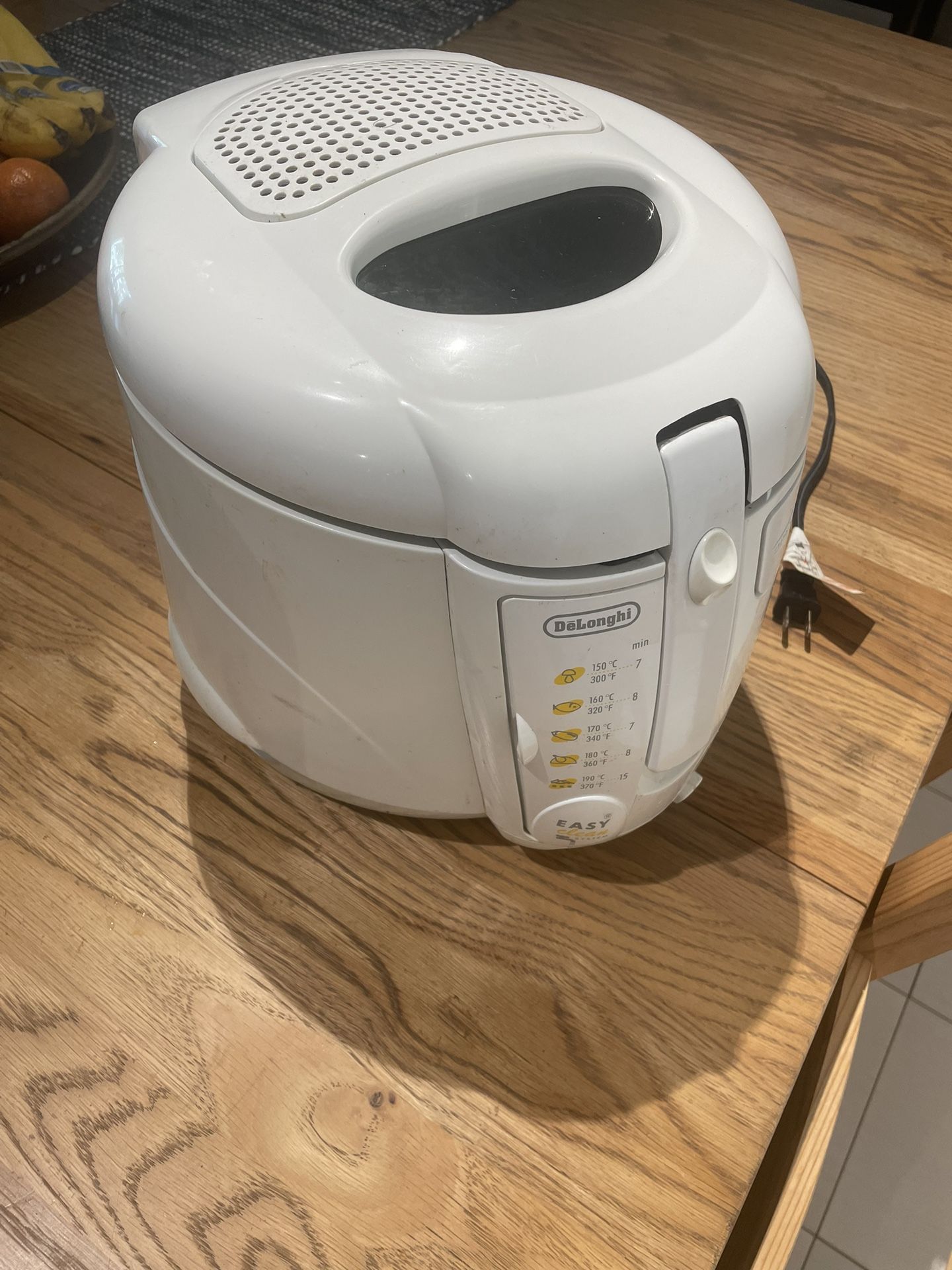 DeLonghi Cool Touch 2L Deep Fryer