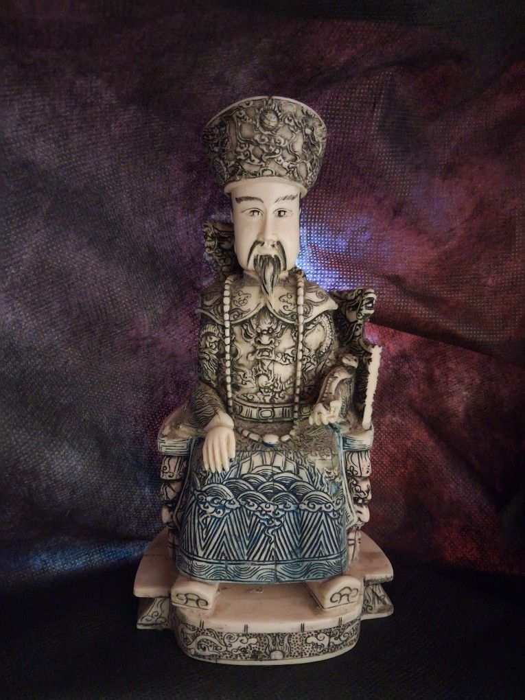 Stague Of Chinese Emperor