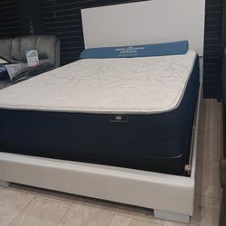 *Ad Special*---Renaissance Sleek White King Bed Frames---Now $199---Delivery Available🫡