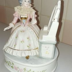 Schmid Japan Musical Collectibles Victorian Lady Music Box