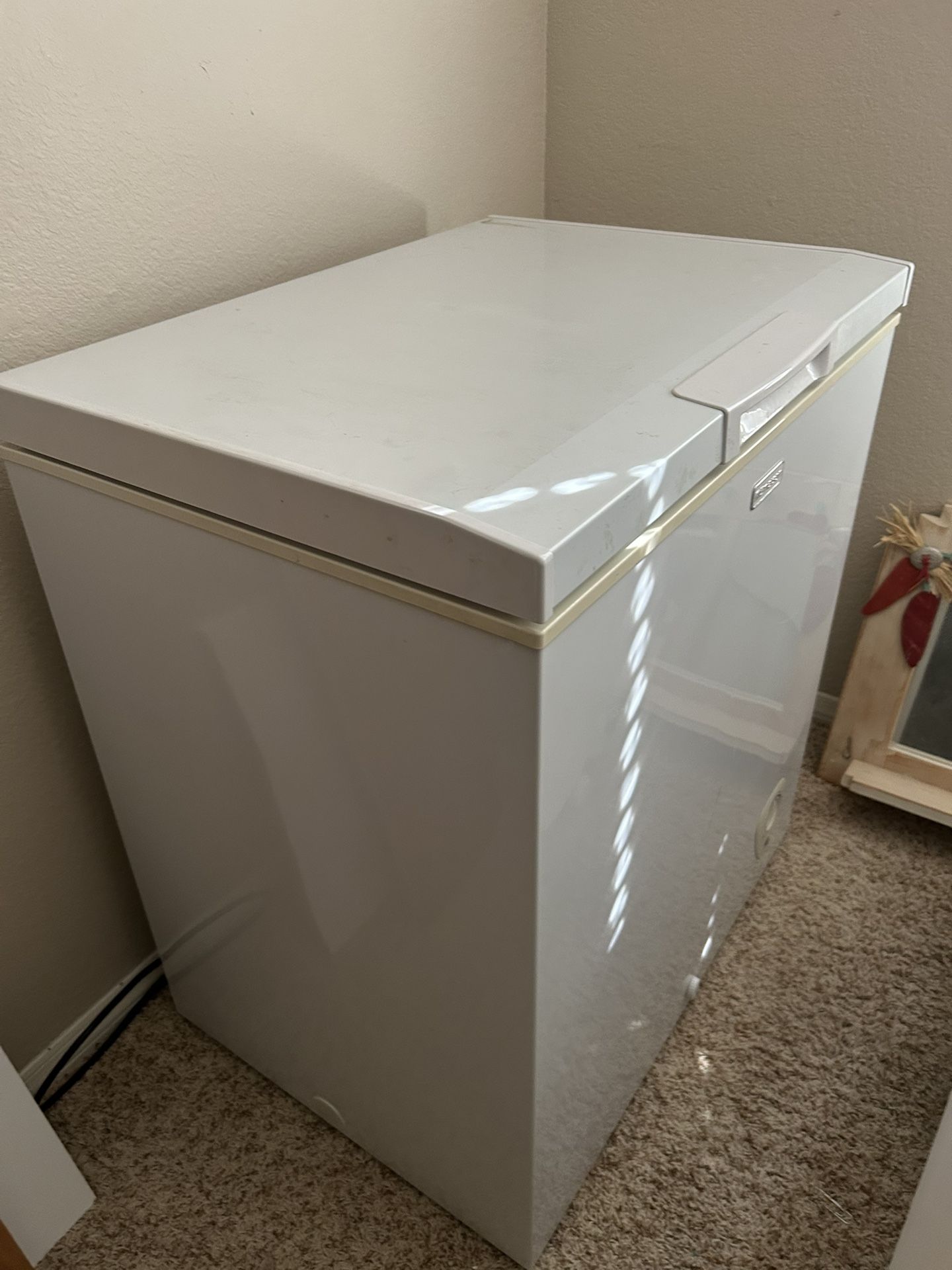 Emerson 5.0 Cubic Feet Chest Freezer