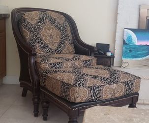 Chair With Ottoman