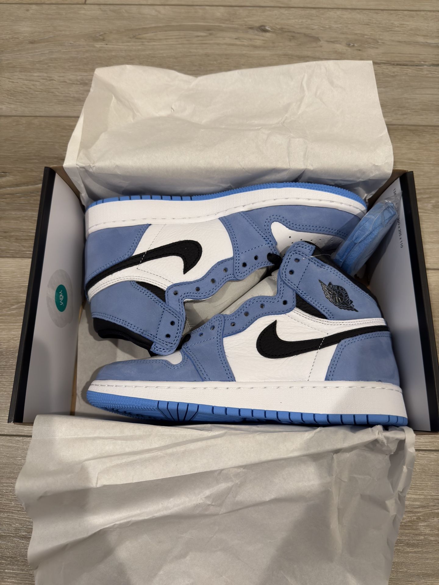 Air Jordan 1 Retro High OG GS University Blue Size 6Y