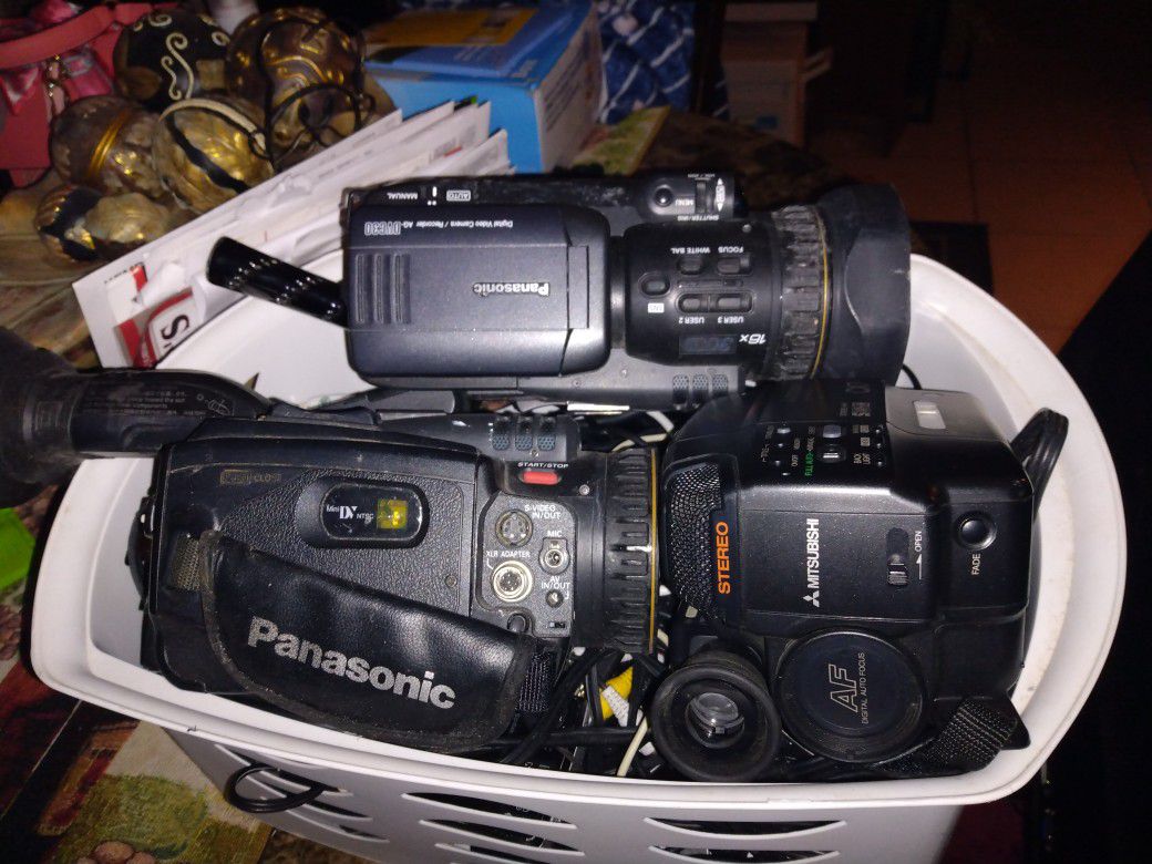 3 Good Cam Corders Video Recorders W.Chargers Etc 25 All Firm Look My Post Great Deals