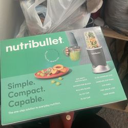 NUTRIBULLET BLENDER