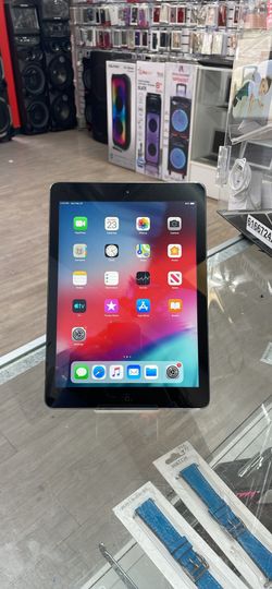 Great Condition IPad Air (9.7 inch) Unlocked, Comes With Charging Cable 