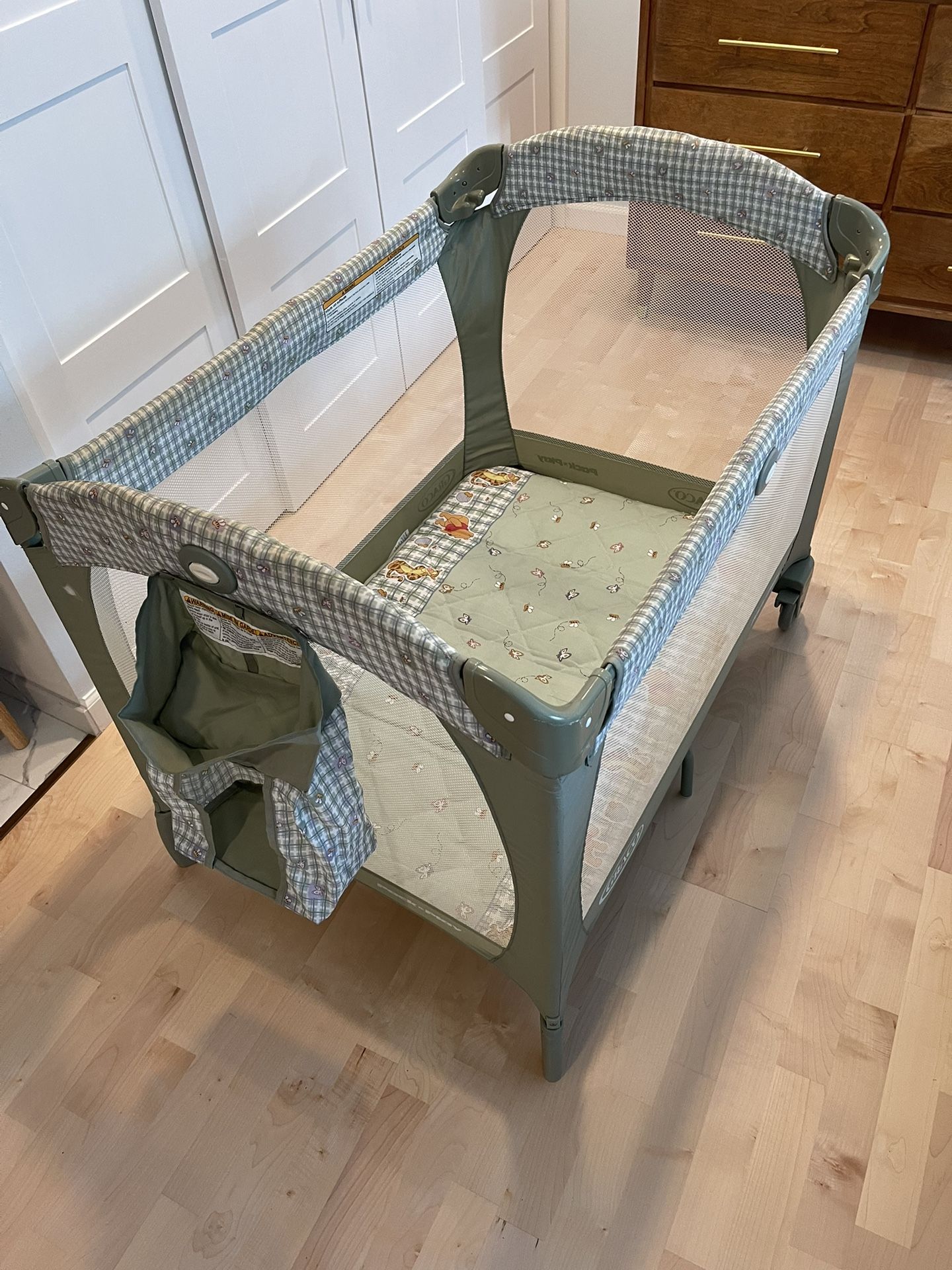 Graco Pack N Play Bed, Bassinet, Playpen and Changing Table