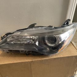 2015-2017 Toyota Camry SE Left Headlight 