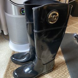 Michael Kors Black Rubber Harness Tall Rain Women’s Boots Size 8  Previously Store Display Unused, shows sticker residue marks and water couple minor 