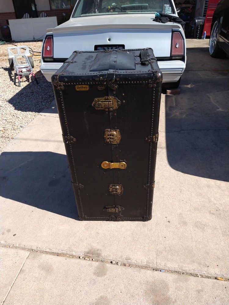 Belber Early 1900s Steamer Trunk