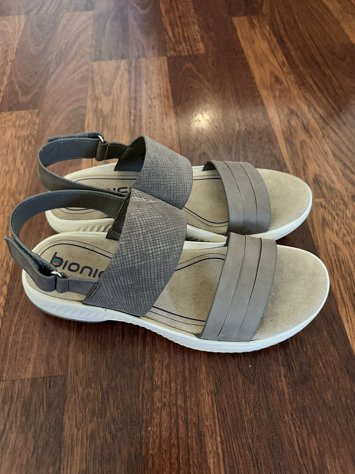 New Bionica Alamosa Taupe Leather Strappy Slingback Sandals in Woman Size 9