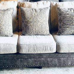 Only Had For Three Weeks Beautiful Three Seater Couch