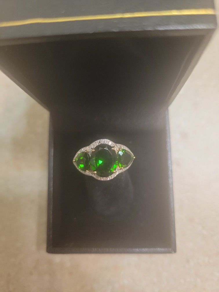 10 K Gold Gemstone And Diamonds Ring. Weight Is 4.1 Grams