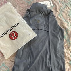 Lululemon defined jacket Size M=4 Steel blue color