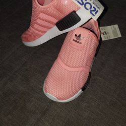 BRAND NEW GIRLS ADIDAS SHOES...SE HABLA ESPANOL...CHECK OUT MY PAGE FOR MORE GREAT STUFF...