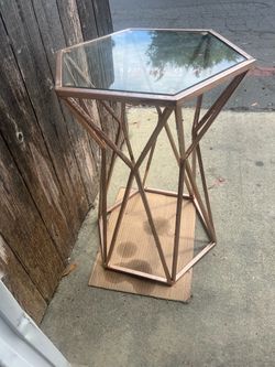 Accent table