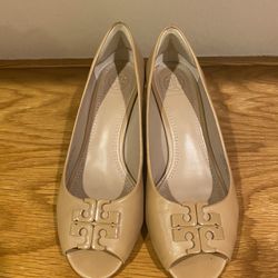Tory Burch Brown Wedge Size 7.5