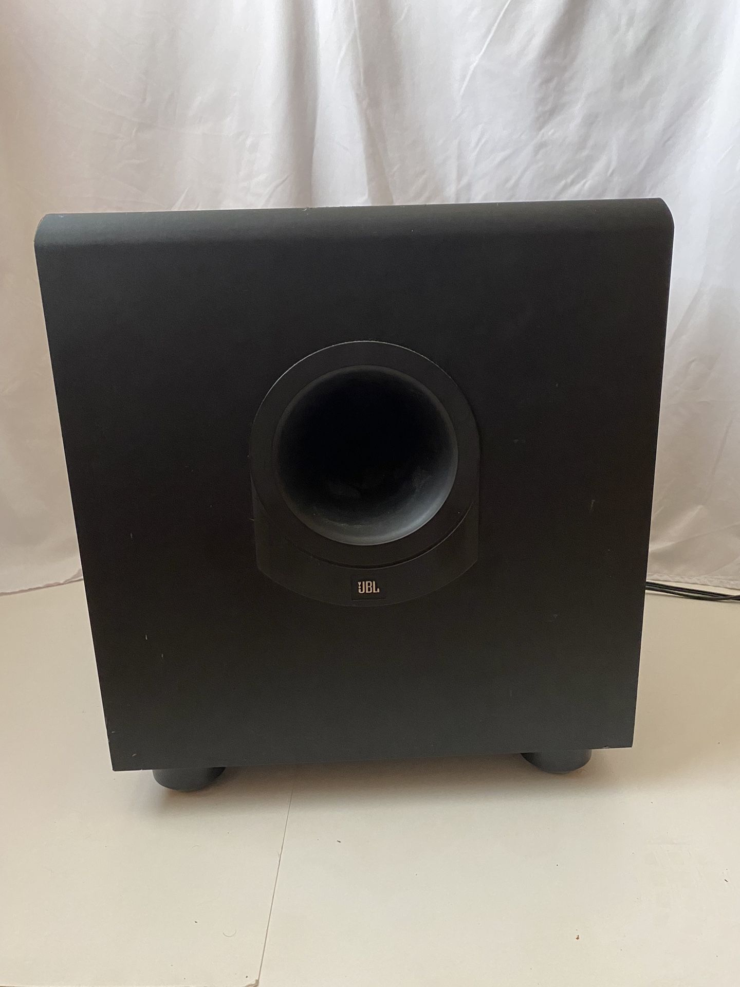 JBL SUB160 160 Watt Powered Subwoofer Excellent Deep Bass
