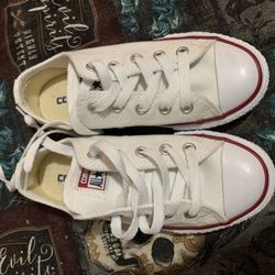 Kids size 11 converse