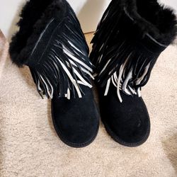 UGGS Girls brand new Size 5