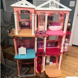 Barbie's Dream House And Barbies